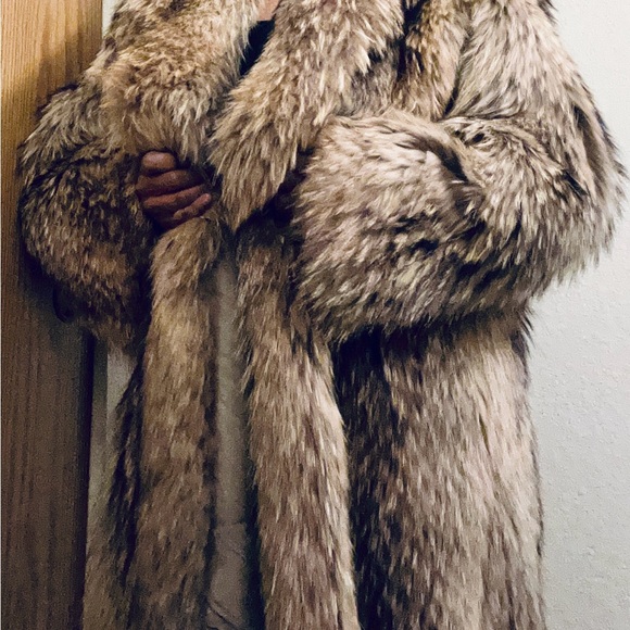 Sex and the City - Carrie Bradshaw- Genuine Tanuki Racoon Fur Coat by SFC - Picture 6 of 9